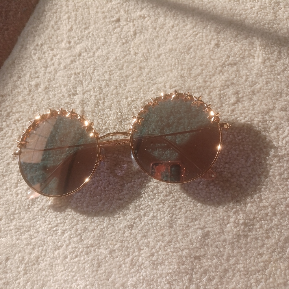 Round 🤩 Star-Embellished Pink Sunglasses - Picture 3 of 5